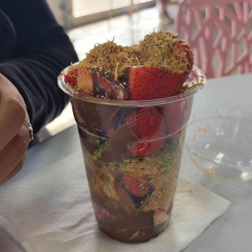 Rose Bakery - Dubai strawberries - Desserts Near Me - Prospect, Kentucky