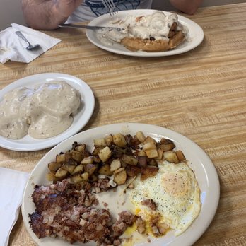 Old Mill Cafe - Corned beef hash and eggs, chicken and waffles with house-made gravy - Breakfast & Brunch Near Me - Modesto, California