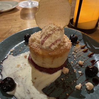 Tidepools - Upside down pineapple cake, unique & pretty satisfying - Hawaiian Near Me - Poipu, Hawaii
