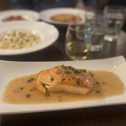 Mazara Trattoria - Salmón piccata. The most delicious and succulent piece of salmon I've ever had.