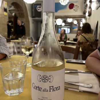 Il Corallo - House white wine - Pizza Near Me - Rome, RM Il Corallo - House white wine - Pizza Near Me - Rome, RM