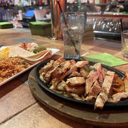 Shorty's Mexican Roadhouse - Chicken Fajitas. 17.99$. Very good.