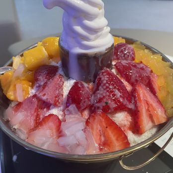 Heuk Hwa Dang - Mango berry snow flake - Desserts Near Me - New York, New York Heuk Hwa Dang - Mango berry snow flake - Desserts Near Me - New York, New York