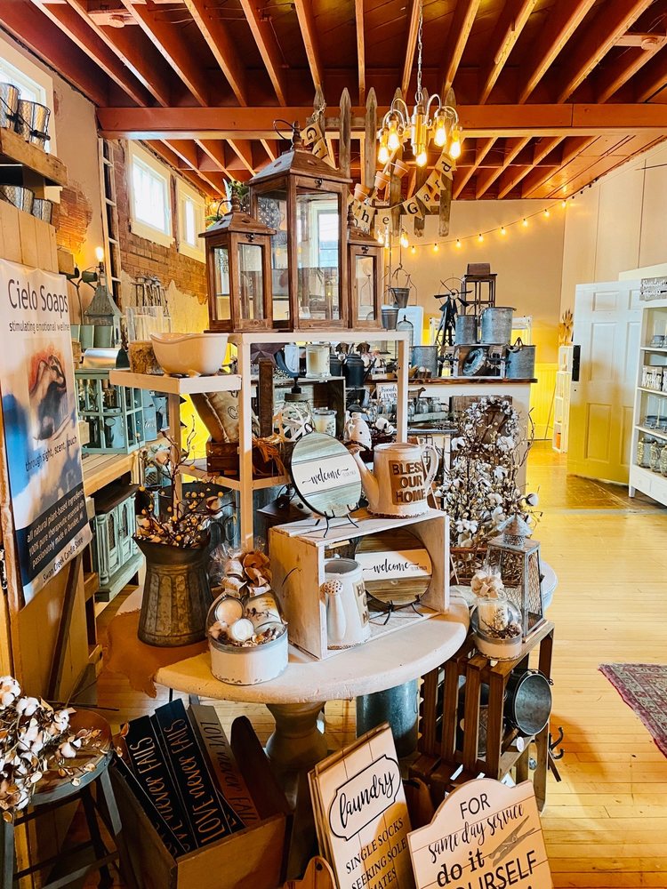 Swan Creek Candle - Vermilion