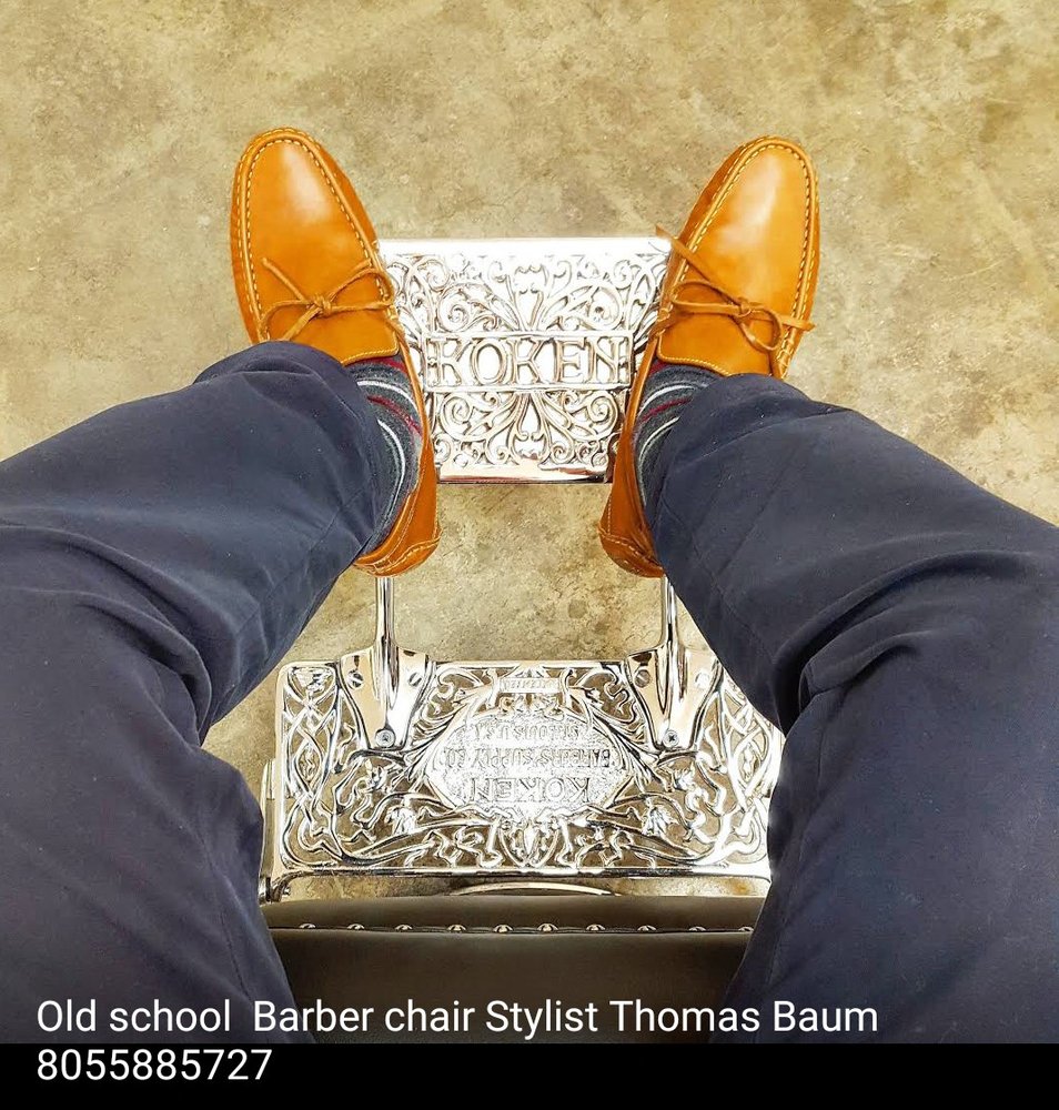 Thomas Baum men stylist / Barber Logo