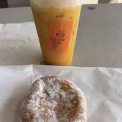 Dunkin' - Refresher and doughnut
