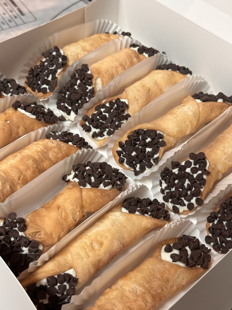 Love at First Cannoli