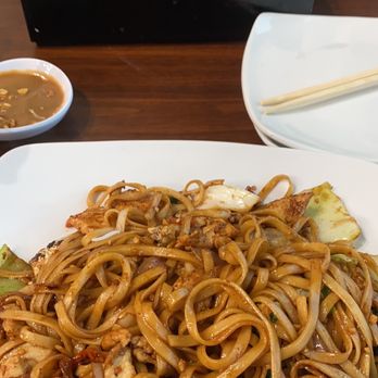 An Thinh Asian Cuisine - Lo Mein and chicken Bento Box - Vietnamese Near Me - Leander, Texas