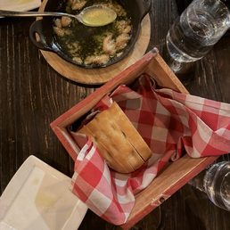 Bread & Sizzling Garlic Bread & Sizzling Garlic
