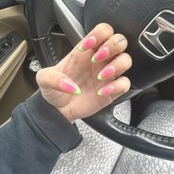 Secret Escape Nail Spa - Tracy did even better than my reference photo. Sweet lady's here. I will be coming back. 10/10. Good price, these were $75.