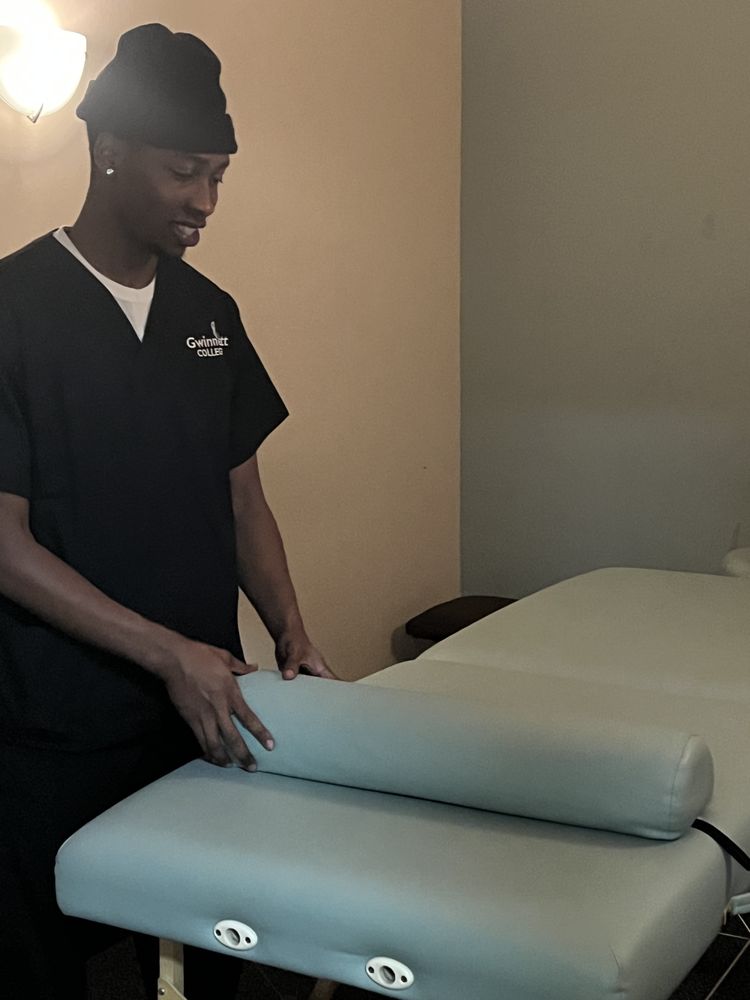 ROYALTY MASSAGE Updated May 2024 Request an Appointment