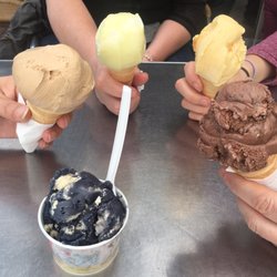 Scoops Ice Creamery & Cafe