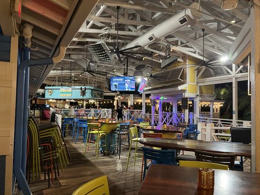 Bahama Breeze by null