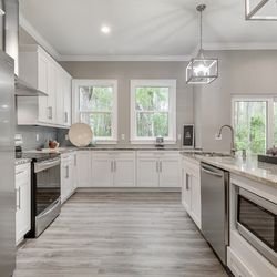 Selective Cabinets & Granite