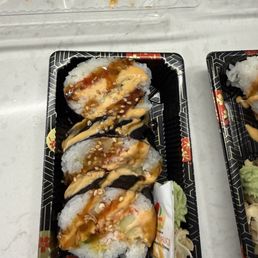 Tempura Shrimp Roll -Tempura shrimp, crab salad, cucumber, avocado, spicy sauce, sushi sauce, sesame seeds