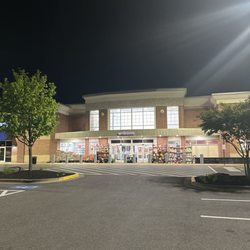 Giant Food - Outside of store