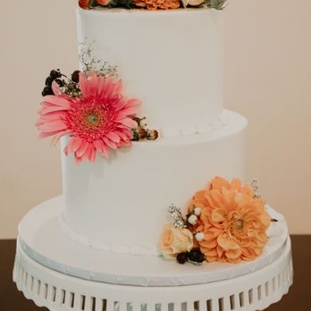 LV Flowers - Cake with fresh flowers - Florists Near Me - Cotati, California