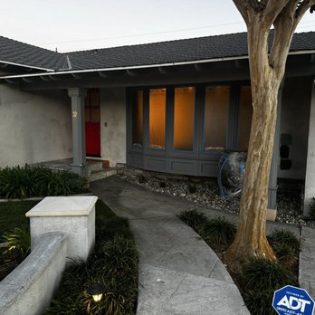 Right Hands Painting - Painters Near Me - Pomona, California Right Hands Painting - Painters Near Me - Pomona, California