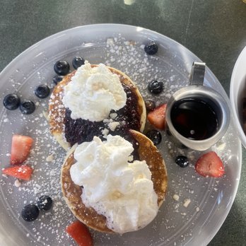 Porter's - Soufflé pancakes - Breakfast & Brunch Near Me - Kelowna, British Columbia