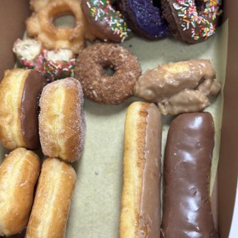 Earl's Donuts - Donuts IG: @ammysalamii - Donuts Near Me - Chatsworth, California Earl's Donuts - Donuts IG: @ammysalamii - Donuts Near Me - Chatsworth, California