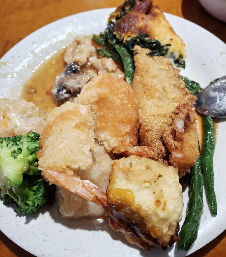 Food from Jake's Chinese Buffet