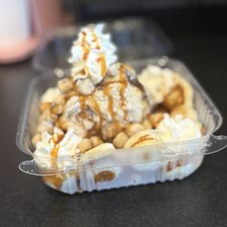 Rosie Lynn’s - Bubble waffle sundae