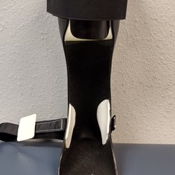 H5 Prosthetics And Orthotics - Here's a custom molded solid ankle AFO with an anterior pad for extra
support.