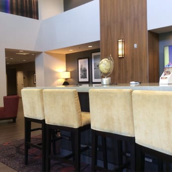 Hampton Inn & Suites Phoenix Tempe - Breakfast Area - Hotels Near Me - Tempe, Arizona