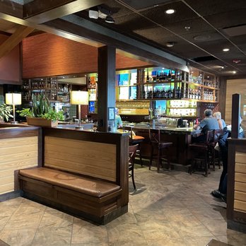 Bahama Breeze - Lounge and bar area - Bars Near Me - Tyngsborough, Massachusetts Bahama Breeze - Lounge and bar area - Bars Near Me - Tyngsborough, Massachusetts