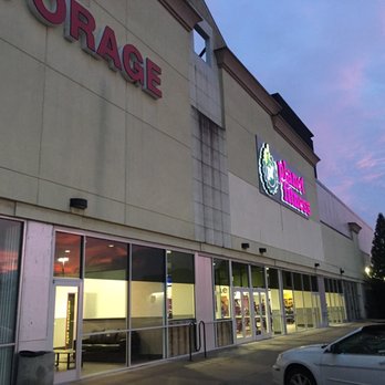 Planet Fitness - View from outside - Gyms Near Me - Wyncote, Pennsylvania Planet Fitness - View from outside - Gyms Near Me - Wyncote, Pennsylvania