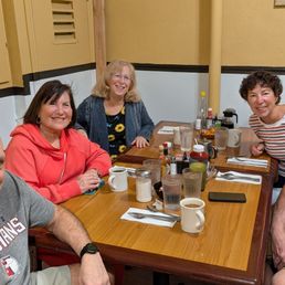 5 happy customers from Ohio, diner is conveniently located near the Princess Cruise line