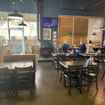 Spinns Burger & Beer - Main eating area & outside Patio - American Near Me - Albuquerque, New Mexico