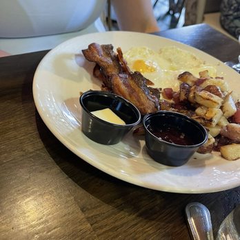 Traders Point Creamery - Hoosier breakfast - Farms Near Me - Zionsville, Indiana Traders Point Creamery - Hoosier breakfast - Farms Near Me - Zionsville, Indiana