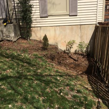 Domain Aquascapes - Before and after the retaining wall and stone bed. - Landscaping Near Me Domain Aquascapes - Before and after the retaining wall and stone bed. - Landscaping Near Me