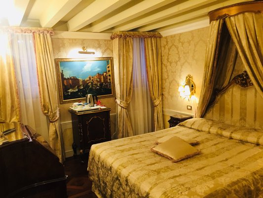 Canal Grande Hotel by null