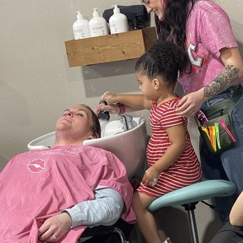 Southern Tangles Salon - Little lady wanted to help shampoo moms hair. - Hair Salons Near Me - Conroe, Texas Southern Tangles Salon - Little lady wanted to help shampoo moms hair. - Hair Salons Near Me - Conroe, Texas