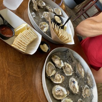 Doc's Oyster Bar - Raw oysters - Dive Bars Near Me - Valparaiso, Florida Doc's Oyster Bar - Raw oysters - Dive Bars Near Me - Valparaiso, Florida
