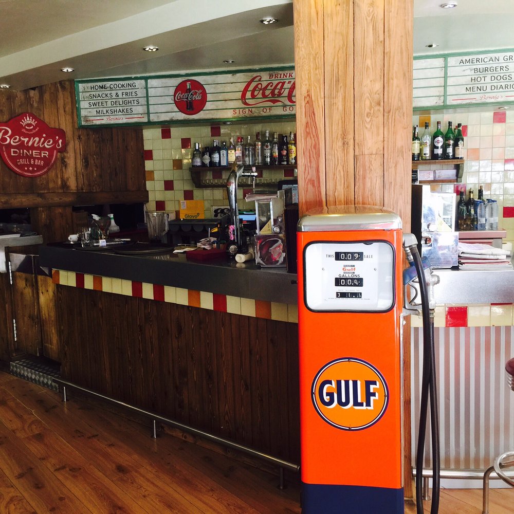 Bernie's - Burgers Near Me - Barcelona, B