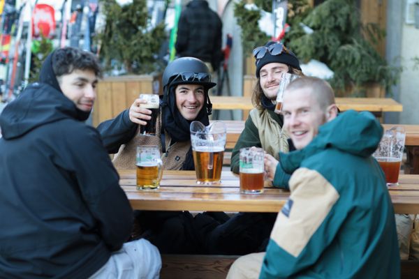 Pub Mont Fort by null