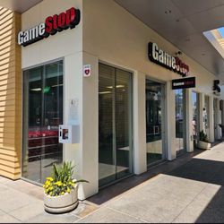 GameStop - Outside