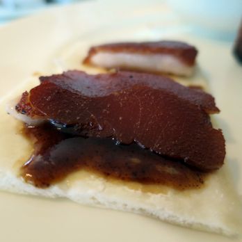 意寧谷 - Peking Duck Skin Over Fluffy Bao - Italian Near Me - Hong Kong, HK