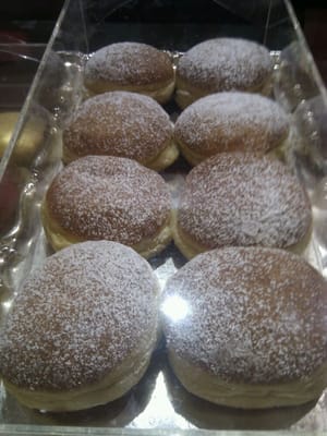 AIDA - Café-Konditorei by null