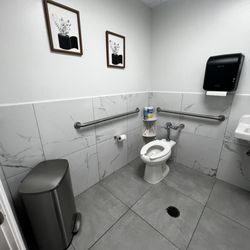 RC by the Pound Cuban Cuisine - Bathroom really clean which is always a good sign of good fun and nice hygiene
