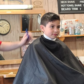 Hanks Barbershop - Barbers Near Me - Sedro Woolley, Washington Hanks Barbershop - Barbers Near Me - Sedro Woolley, Washington