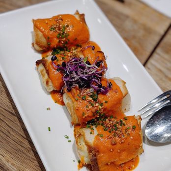 La Azotea - Rice skin rolls with cream cheese, shrimp and tomato purée - good but half order is enough - Spanish Near Me - Seville, SE