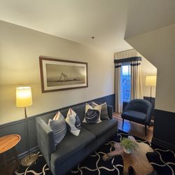 Portland Harbor Hotel - Living room