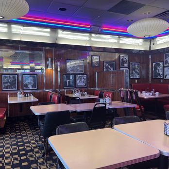 Johnny's Roadside Diner - American Near Me - Hadley, Massachusetts
