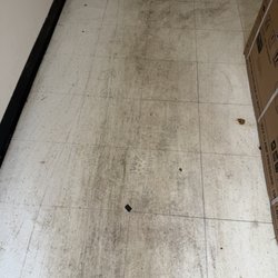 Wickshire Countryside - Dirty floor that's sticky and smells of urine