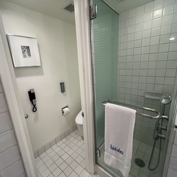 Halekulani Hotel - Room 1208. Bathroom is very clean but could benefit from an update. - Hotels Near Me - Honolulu, Hawaii Halekulani Hotel - Room 1208. Bathroom is very clean but could benefit from an update. - Hotels Near Me - Honolulu, Hawaii