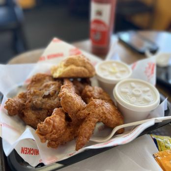 Pioneer Chicken - 3pc chicken meal - Fast Food Near Me - Los Angeles, California Pioneer Chicken - 3pc chicken meal - Fast Food Near Me - Los Angeles, California